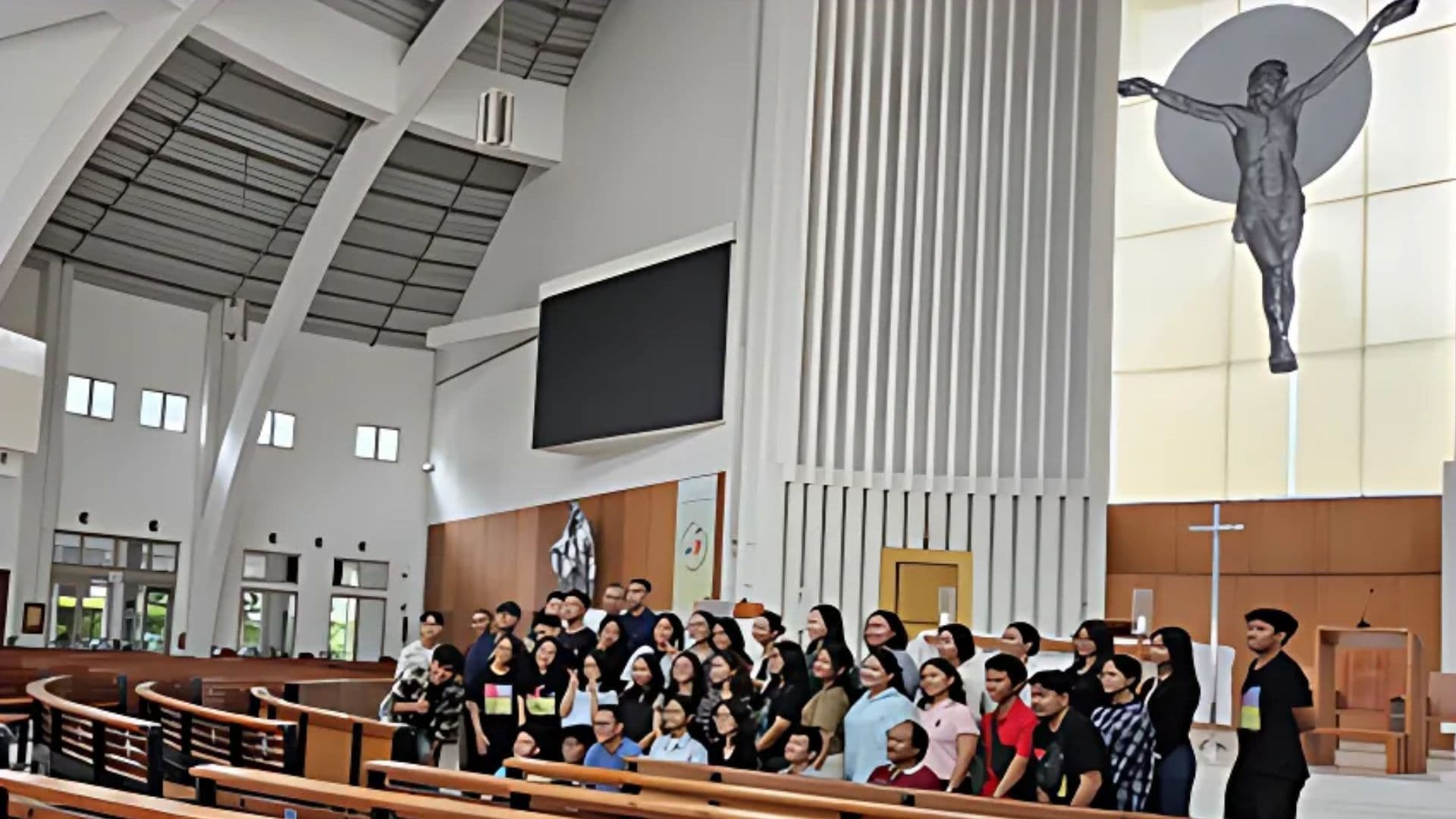 Keseruan para peziarah di Paroki Kosambi Baru. (Dok. Pribadi) (Megia Susilo)